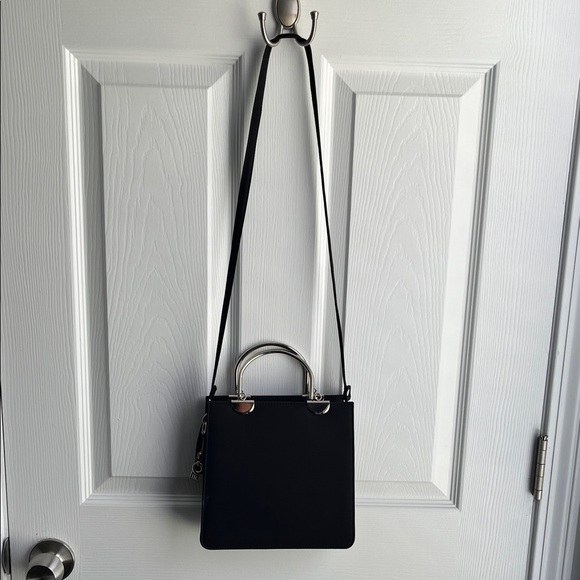 Chic Black Crossbody Bag - Picture 2 of 8